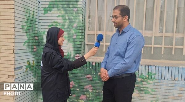  تقدیر از مدیریت دبیرستان دخترانه شهید بصیر با حضور کارشناسان متوسطه اول