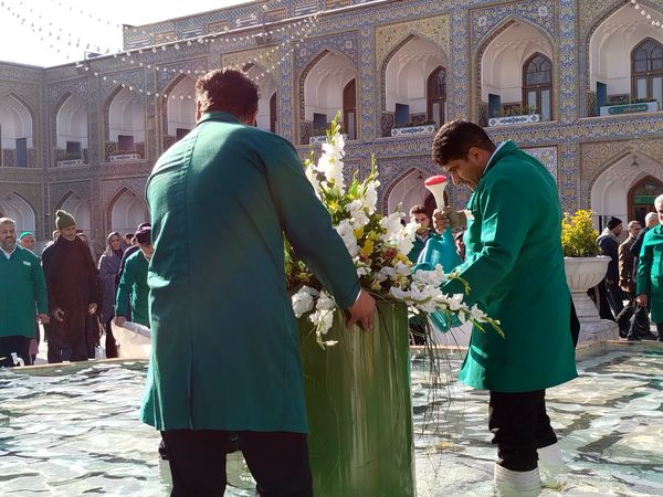 مشهد مقدس در تب‌وتاب جشن ولادت نخستین امام شیعیان  