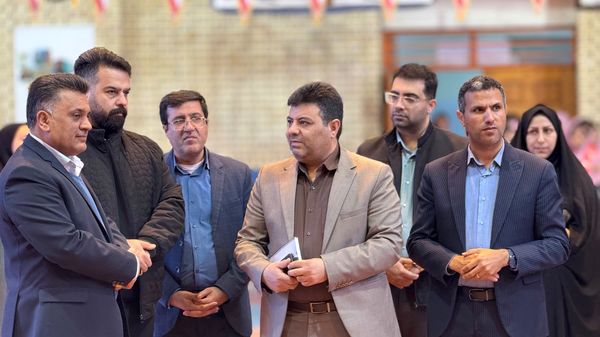 بازدید دبیر قرارگاه عدالت تربیتی از نمایشگاه «ایرانمون» در بوشهر