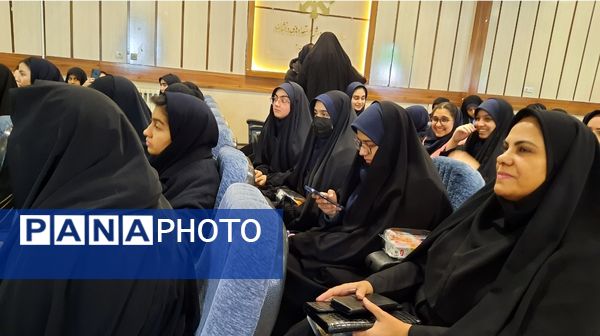 اولین نشست روسای تشکل‌های دانش‌آموزی مدارس سمپاد استان در دبیرستان فرزانگان ۲دوره دوم ناحیه۷ مشهد 