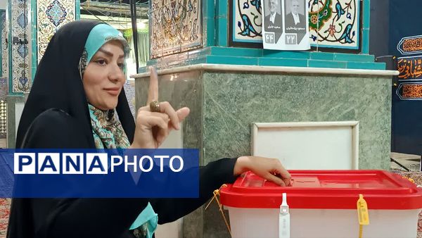 حضور فرهنگیان ناحیه ۲ اهواز در چهاردهمین دوره انتخابات ریاست جمهوری