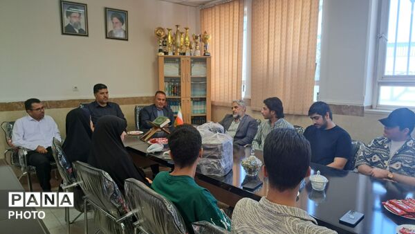 تجلیل از دانش‌آموزان منتخب استانی لیگ جت همزمان با دهه ولایت