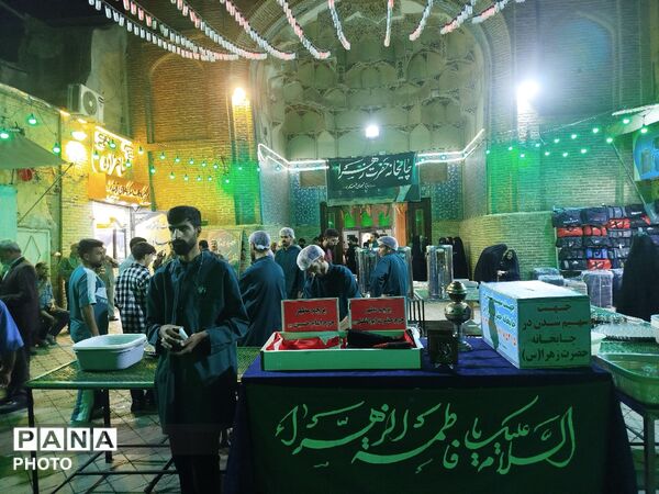 خدمت‌رسانی بی‌وقفه چایخانه حضرت زهرا (س)  نیشابور