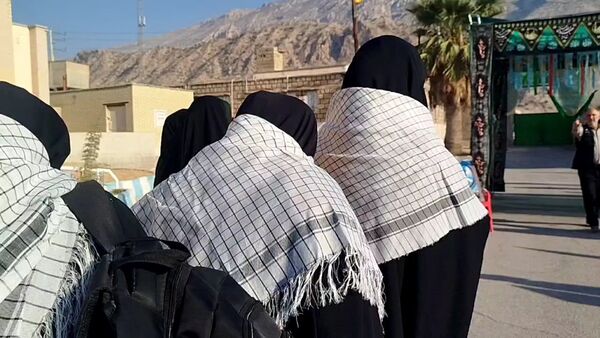 اعزام ۴۰ دانش‌آموز دختر لنده‌ای به مناطق عملیاتی جنوب کشور