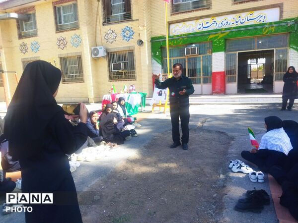 روایتگر جنگ در دبیرستان مجید دهنوی 