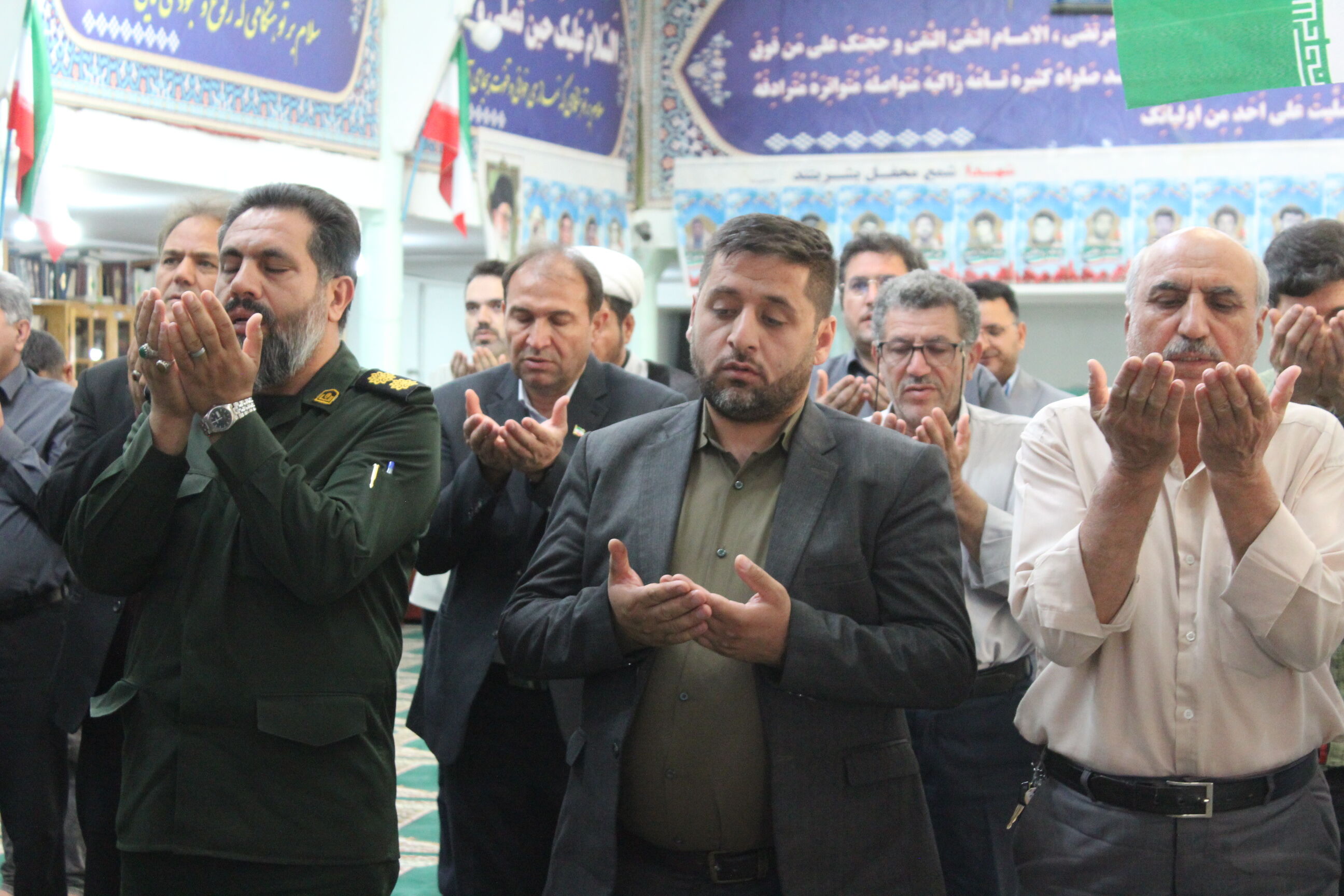 نماز جماعت به امامت امام جمعه در مسجد صاحب‌الزمان آشخانه
