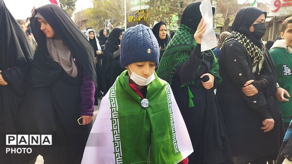 مشت هایی که با فریاد انتقام بالا می آمدند 