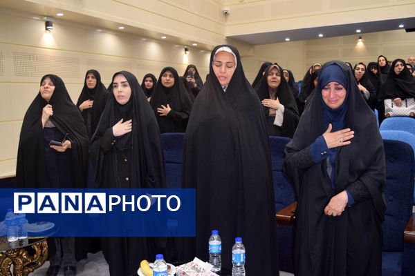 تجلیل از معلمان نمونه منطقه ۱۴ به مناسبت هفته گرامیداشت مقام معلم