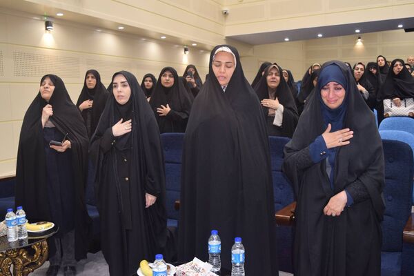 تجلیل از معلمان نمونه منطقه ۱۴ به مناسبت هفته گرامیداشت مقام معلم