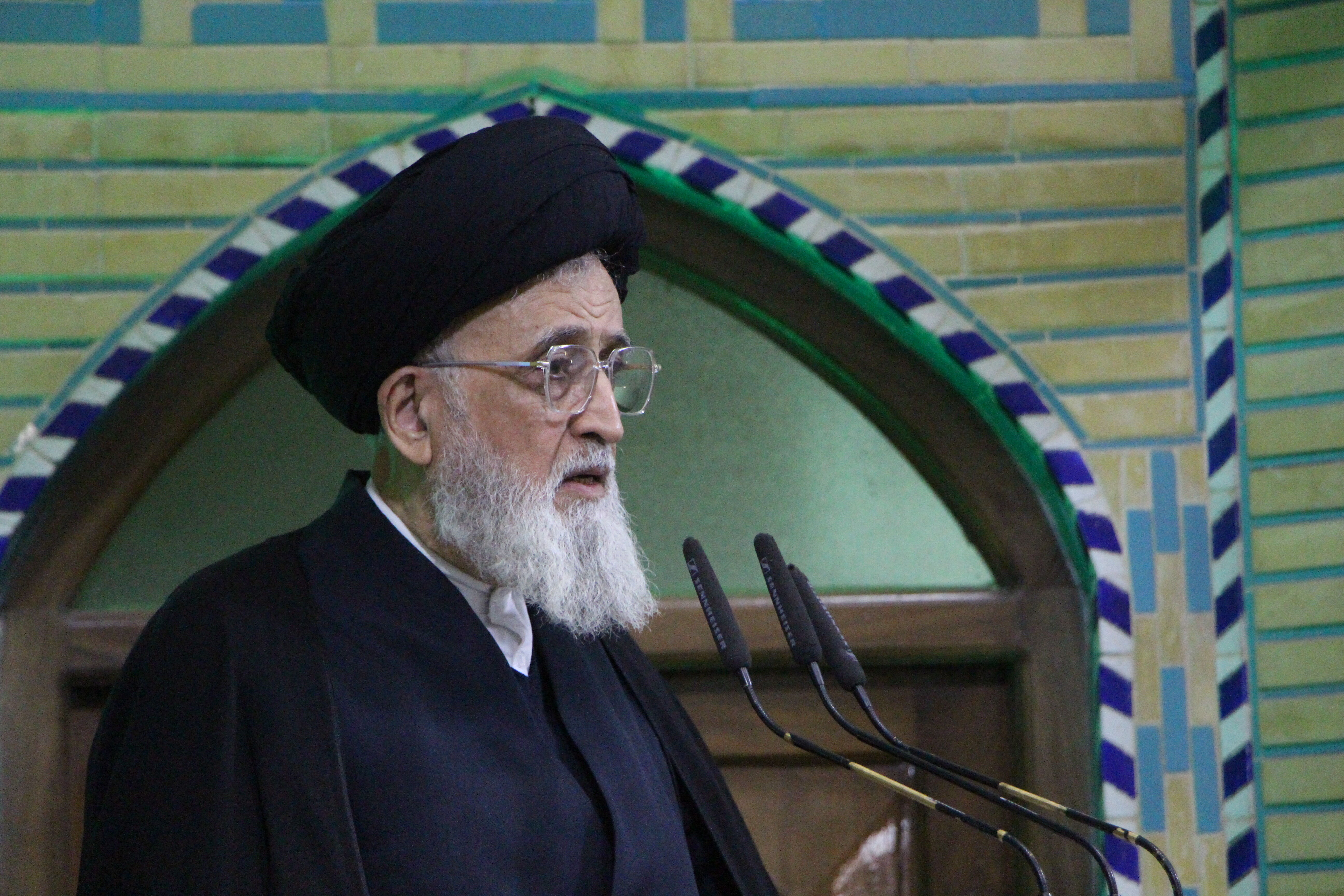 دشمن با هزینه‌های هنگفت در پی ترویج یأس در جامعه است