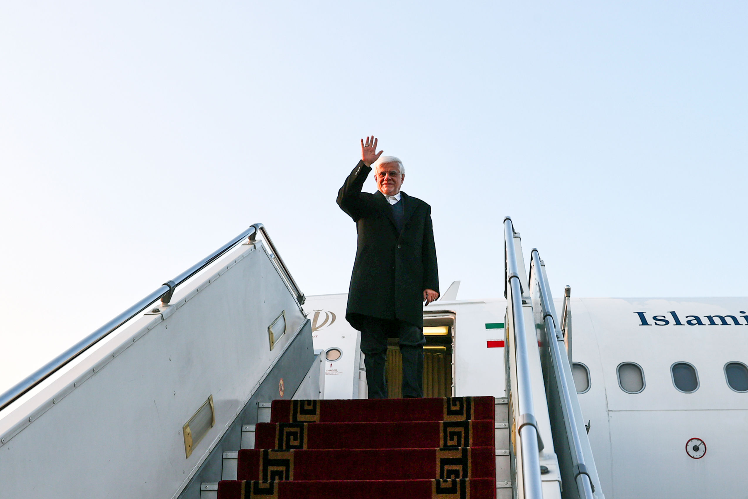 عارف وارد مشهد مقدس شد