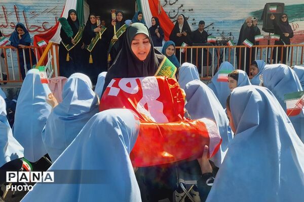 نواختن زنگ دانایی در مدارس عفاف،مشکات و هدی 