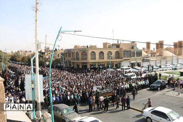 وداع مردم یزد با آیت‌الله سید علیرضا حیدری