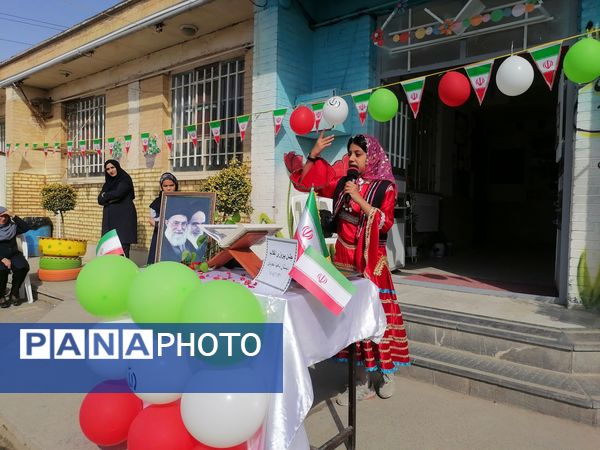  مراسم پیروزی انقلاب در مدرسه ناهید نخودی 