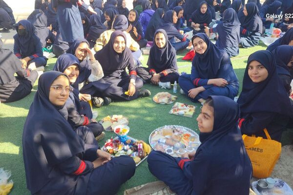 برگزاری اردوی درون‌مدرسه‌ای با محوریت صبحانه سالم در آموزشگاه هیأت امنایی فرزانگان ملارد
