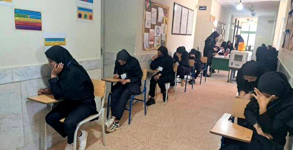 رقابت دانش‌آموزان میانکوه در امتحانات نوبت دوم