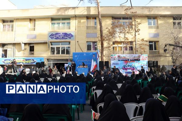 در دل این زمستان سخت و از پس سال‌ها، همچنان عطر آزادی به مشام می‌رسد