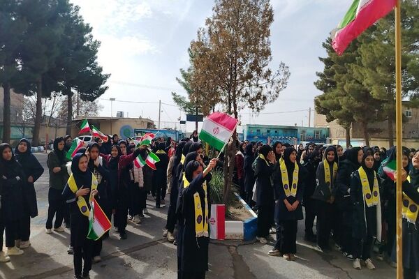 گلبانگ زنگ چهل و هفتمین پیروزی انقلاب اسلامی در مدرسه شهید مجید دهنوی 
