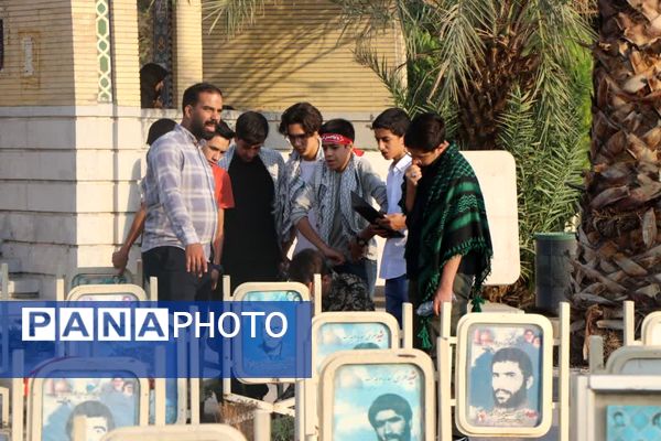 پویندگان پسر دوره ولایت (ایرانیوم ) در گلستان شهدای اصفهان 