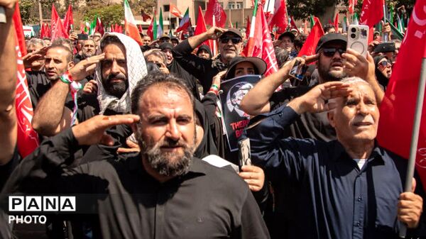 وداع حماسی ملت با پیکر مطهر پیشوای انقلاب اسلامی