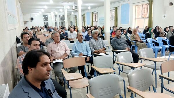 برگزاری جلسه اولیا و مربیان دبیرستان نمونه دولتی معلم ساوجبلاغ