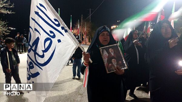 پنجاه و یک شب در کنار هم به عشق رهبر و وطن 