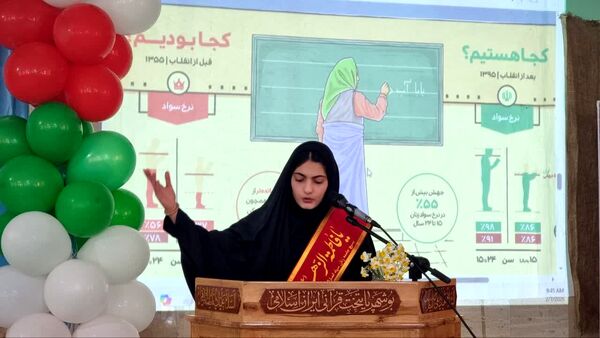 طنین زنگ انقلاب در دبیرستان دخترانه عترت گناوه