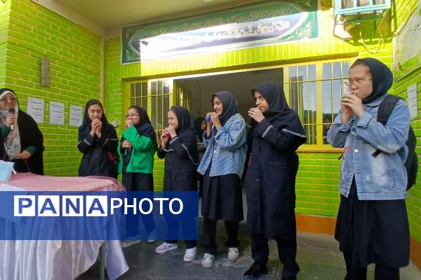 برگزاری جشن و تجلیل از مادران پرستار در مدرسه دکتر رزمی و قدس ناحیه دو شهرری 