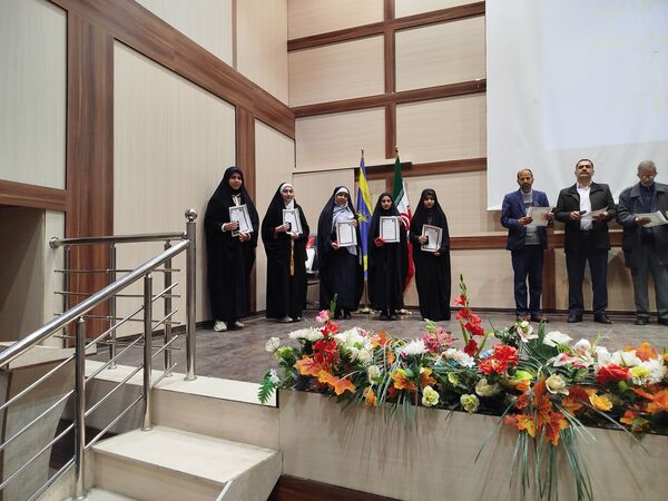 تجلیل از برترین‌های مسابقات قرآن و عترت در بروجرد