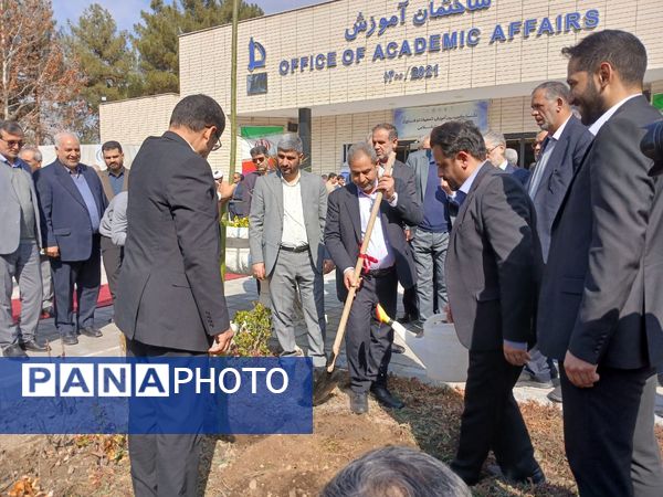 کاشت نهال یادمان صحن دانش تا کرسی قانون‌گذاری 