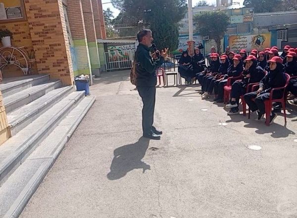 روایت گری جنگ تحمیلی هشت سال دفاع مقدس در دبیرستان دخترانه شاهد قدسیان 