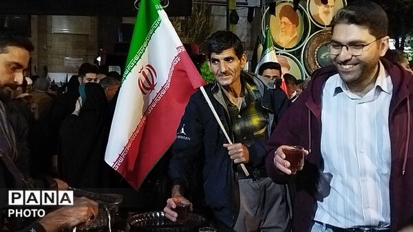 چایخانه حضرت فاطمه زهرا در سی و یکمین شب از اجتماعات مردمی 