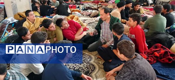  حس و حال معنوی دانش آموزان شرکت کننده در اعتکاف دانش آموزی مسجد مصلی طوقچی اصفهان