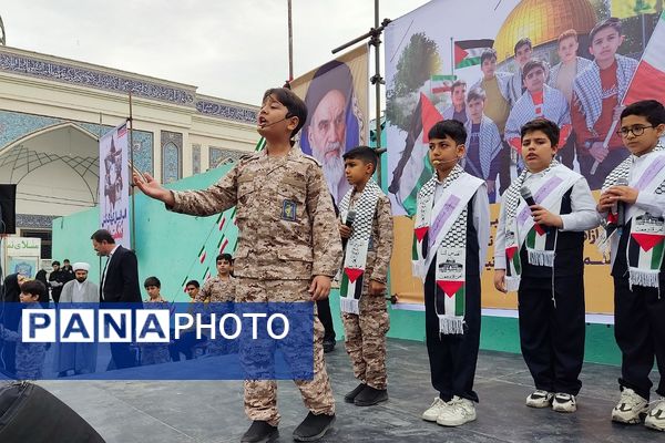 حضور پرشکوه دانش‌آموزان کهریزک و باقرشهر در راهپیمایی ۱۳ آبان