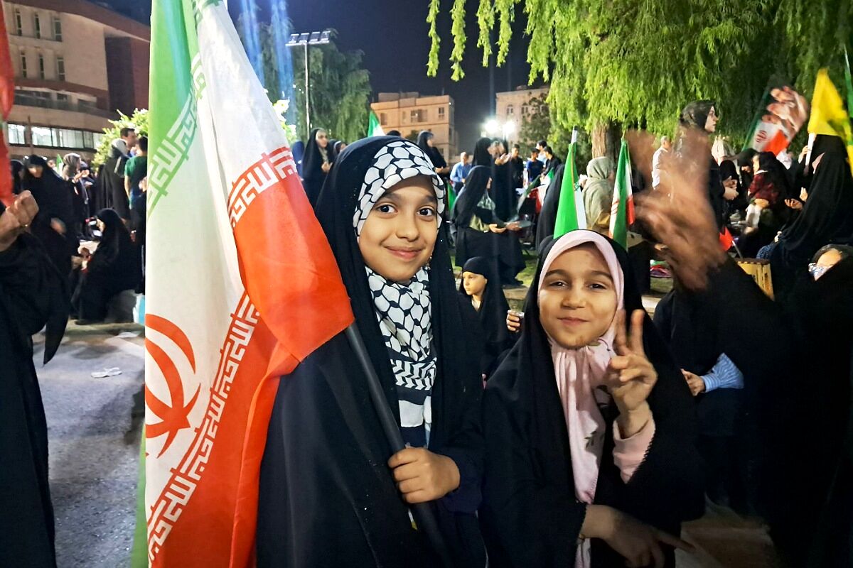 شب هفتاد و هفتم حضور شبانه در میدان نماز شهرری 