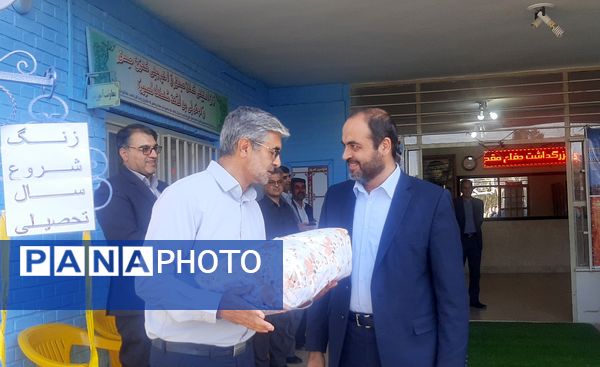 زنگ مهر در دبیرستان شاهد ابوذر غفاری نیشابور به صدا در آمد 