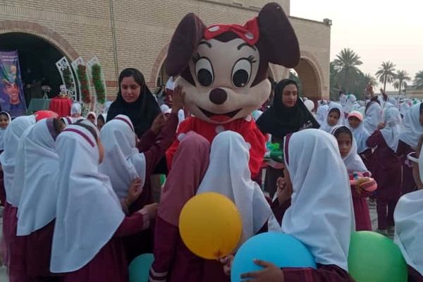 جشن «هفته سلامت روان» در مدرسه شهید سمیه میناب