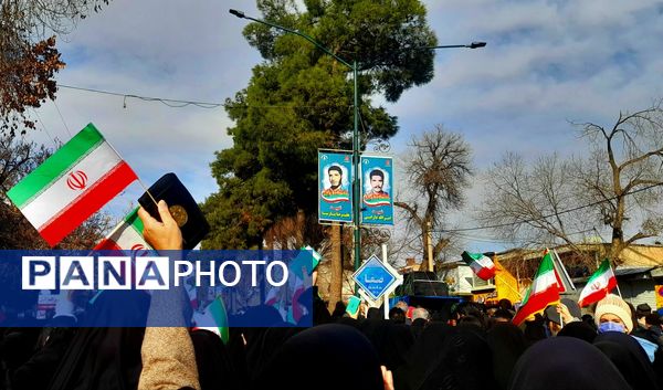 همبستگی یکبارچه مردم غیور و ولایتمدار شهرستان بروجرد در تشییع شهدای امنیت