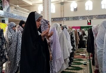 معتکفان مسجد حسین بن علی به استقبال لیالی بیض رفتند