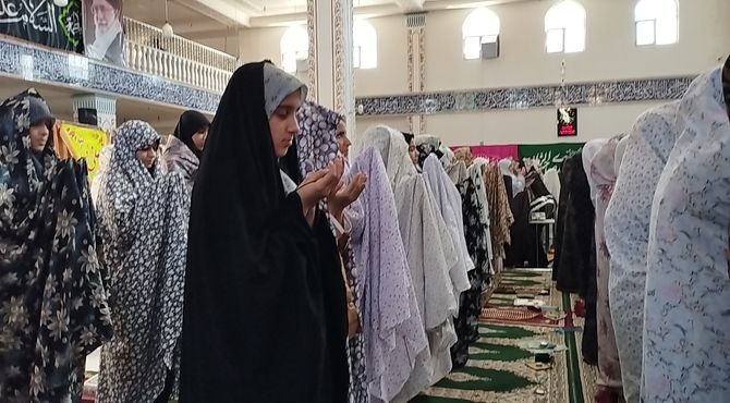 معتکفان مسجد حسین بن علی به استقبال لیالی بیض رفتند