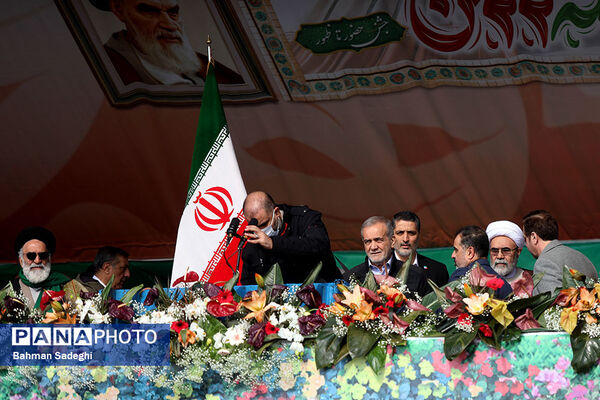 سخنرانی رئیس جمهوری در راهپیمایی ۲۲ بهمن ۱۴۰۳

