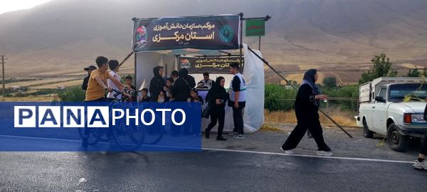 موکب «عشاق الحسین(ع)» در مسیر پیاده‌روی جاماندگان اربعین شازند 