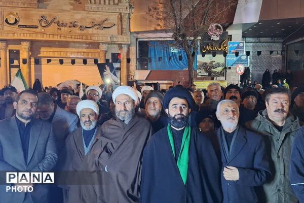 تجمع مردم انقلابی فیروزکوه به پاس شهادت رهبر در میدان معلم