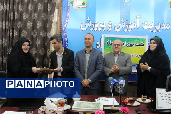 نشست خبری مدیر آموزش و پرورش گلوگاه به‌مناسبت هفته معلم 