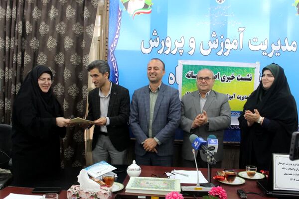 نشست خبری مدیر آموزش و پرورش گلوگاه به‌مناسبت هفته معلم 