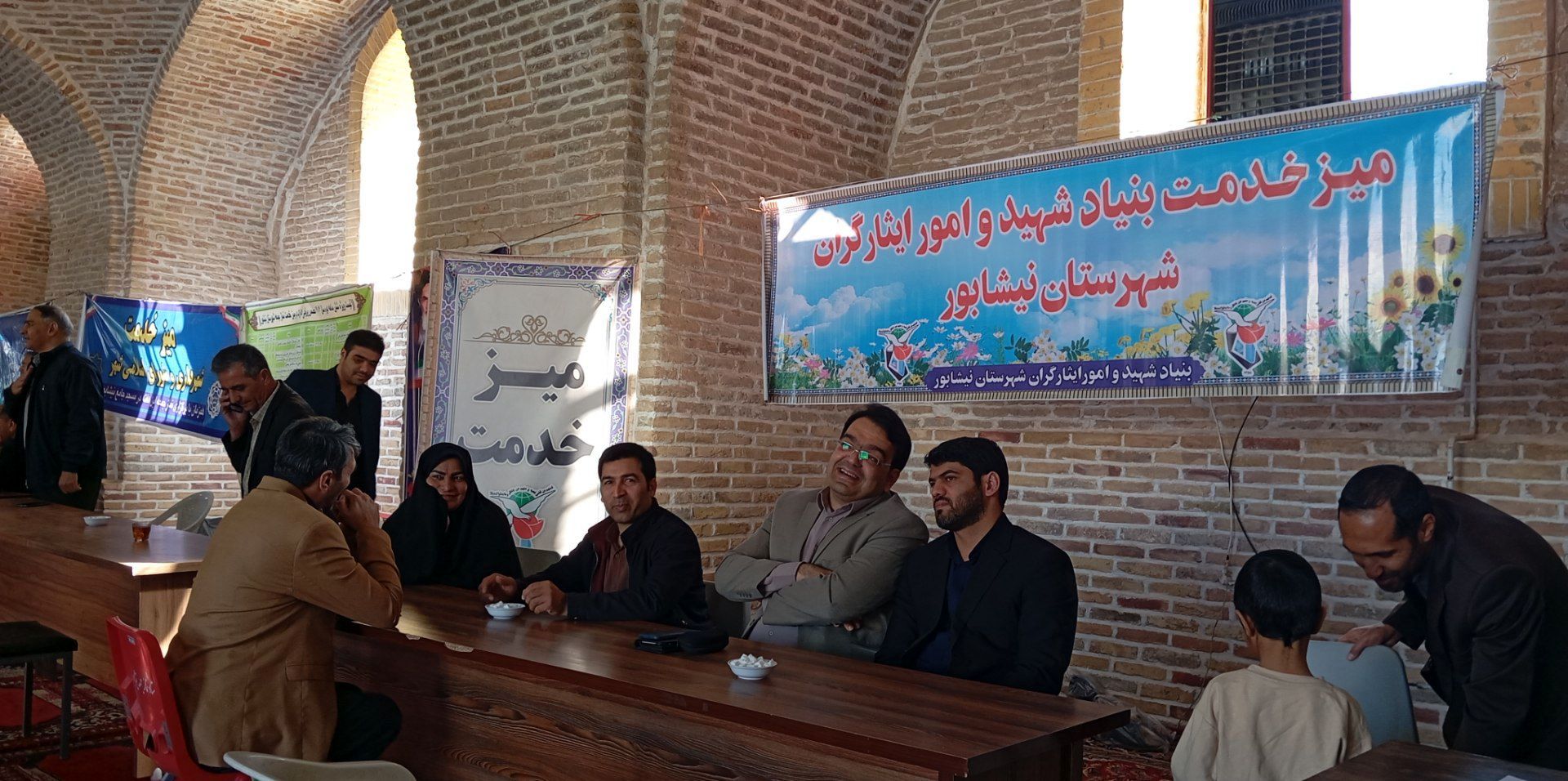 میز خدمت در آخرین نماز جمعه آبان ماه