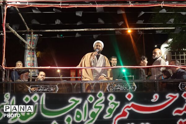 نهمین شب از مراسم عزاداری امام حسین همراه با هئیت زنجیر زنی در حسینیه امام خمینی