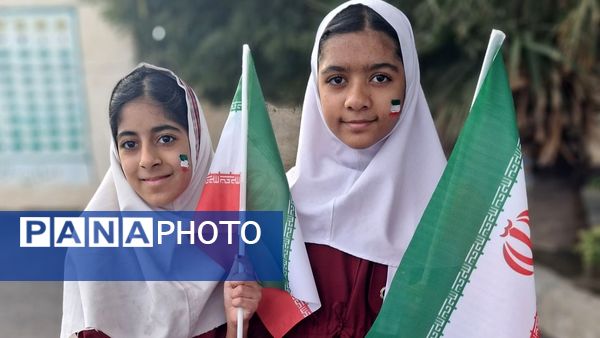 جشن باشکوه دهه فجر و پاسداشت پرچم جمهوری اسلامی در دبستان استقلال حاجی‌آباد