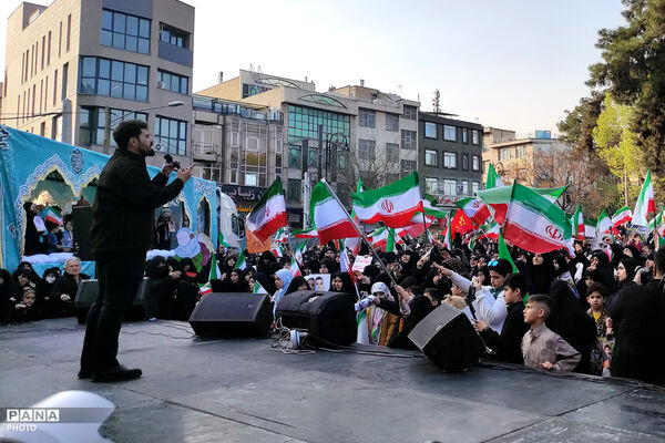 تجمع بزرگ هم‌عهدی‌ نوجوانان با رهبری معظم انقلاب اسلامی