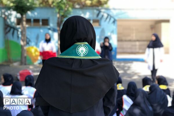 دانش‌آموزان دبیرستان پروین اعتصامی اسلامشهر با اصول امدادگری آشنا شدند